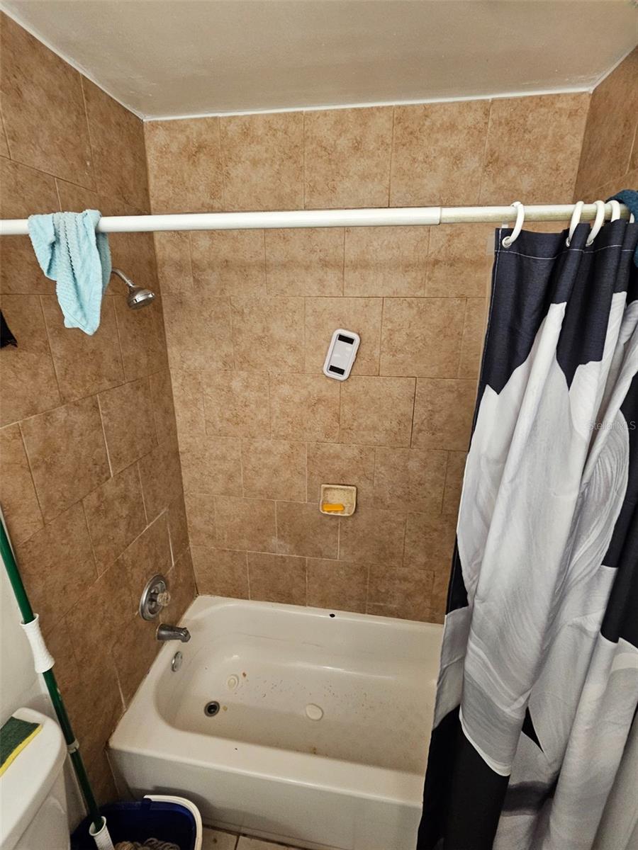 Image 14 of 21 For 700 34th Street