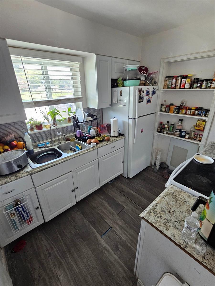 Image 2 of 21 For 700 34th Street