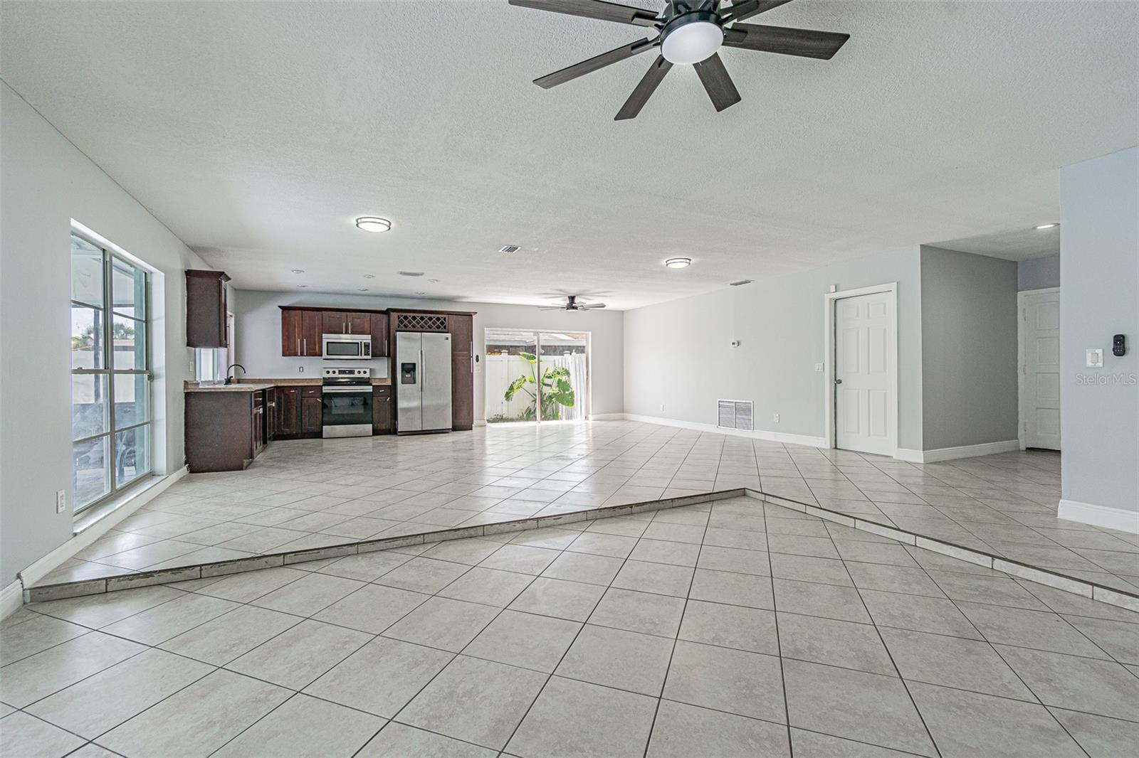 Image 26 of 35 For 7203 Battenwood Court