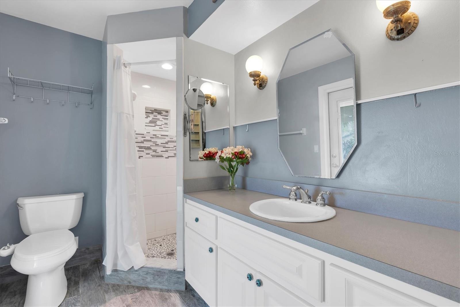 Image 23 of 37 For 13176 Dorchester Drive