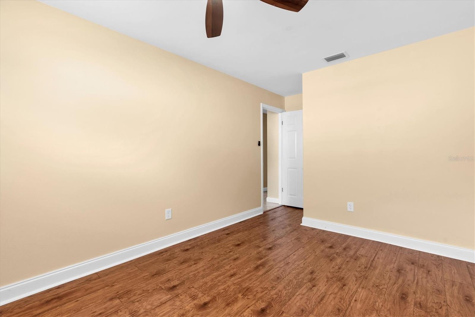 Image 25 of 37 For 13176 Dorchester Drive