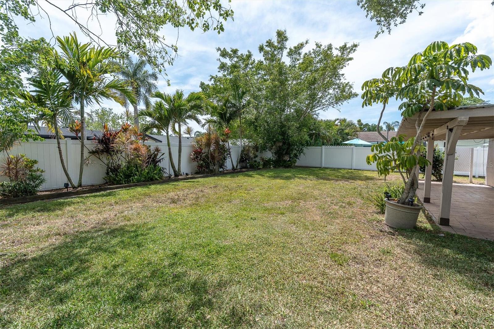 Image 31 of 37 For 13176 Dorchester Drive