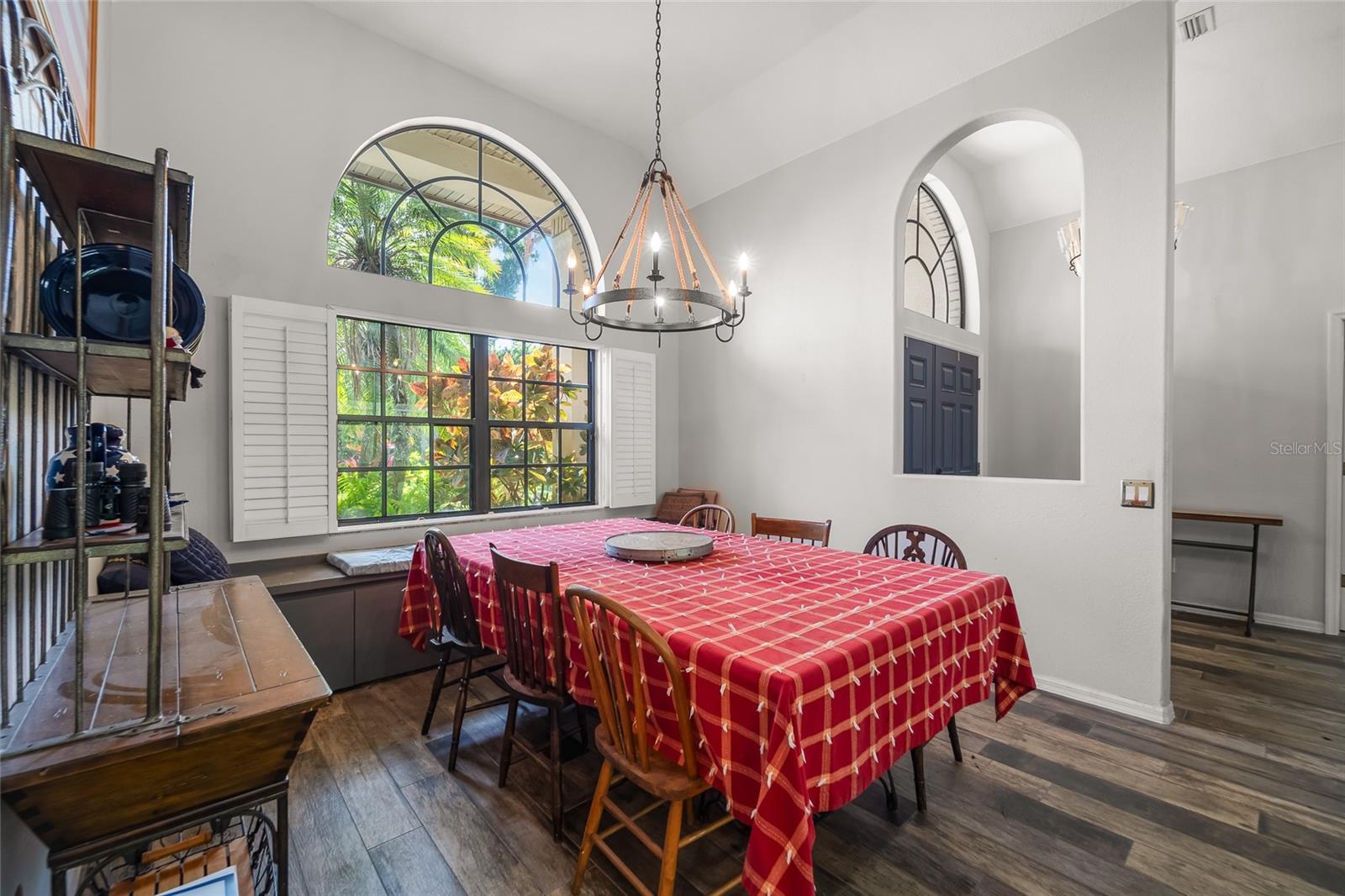 Image 12 of 43 For 1012 Kingsborough Gardens Court