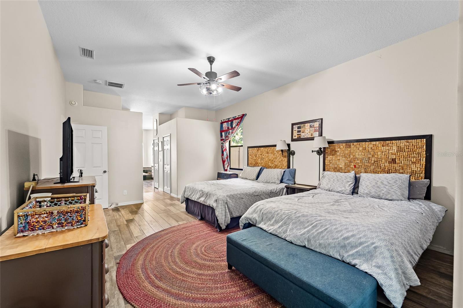 Image 15 of 43 For 1012 Kingsborough Gardens Court