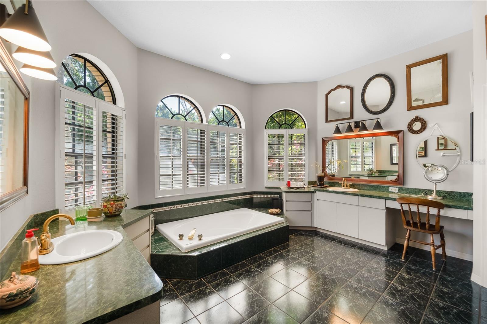 Image 17 of 43 For 1012 Kingsborough Gardens Court