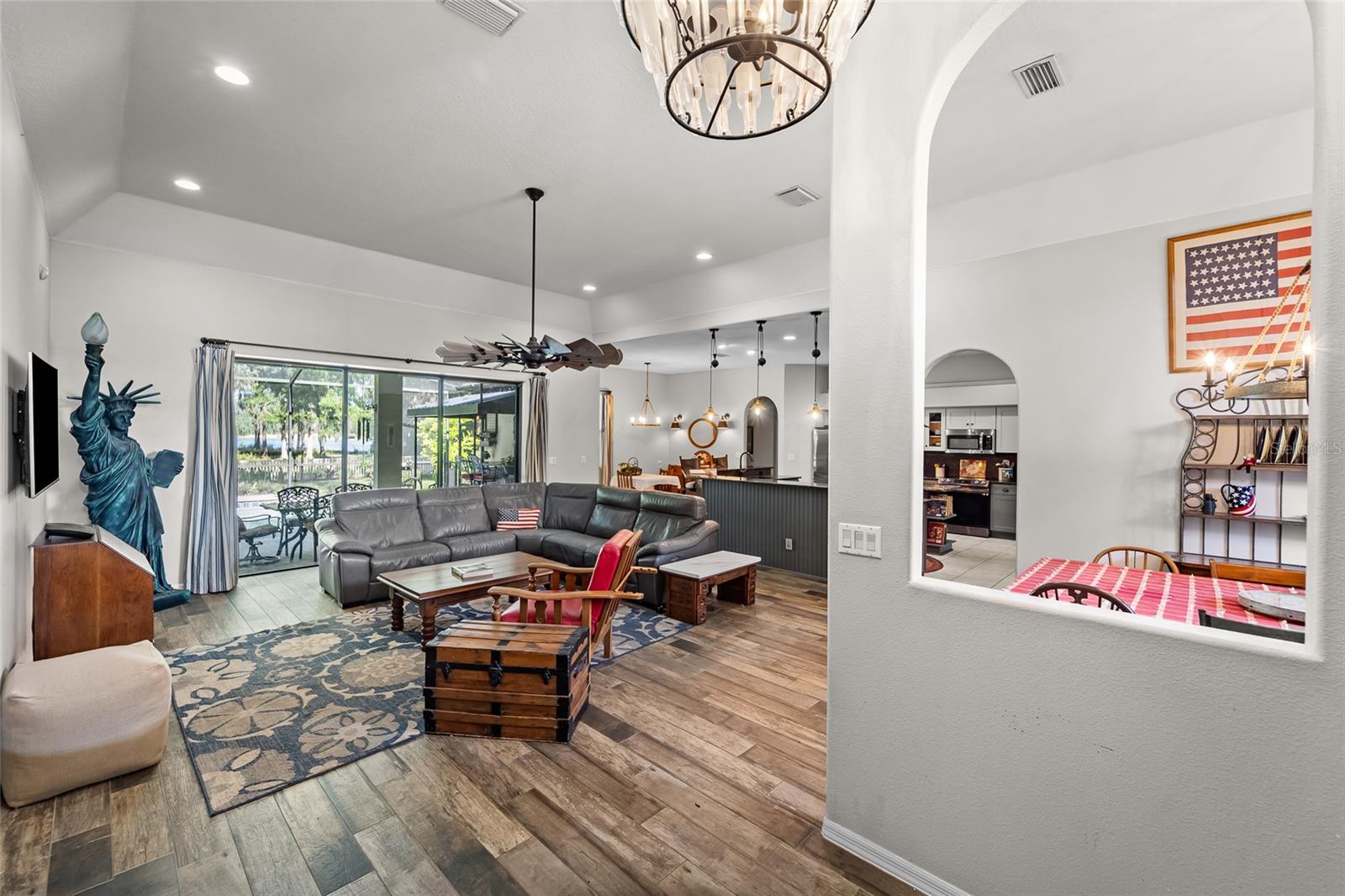 Image 6 of 43 For 1012 Kingsborough Gardens Court