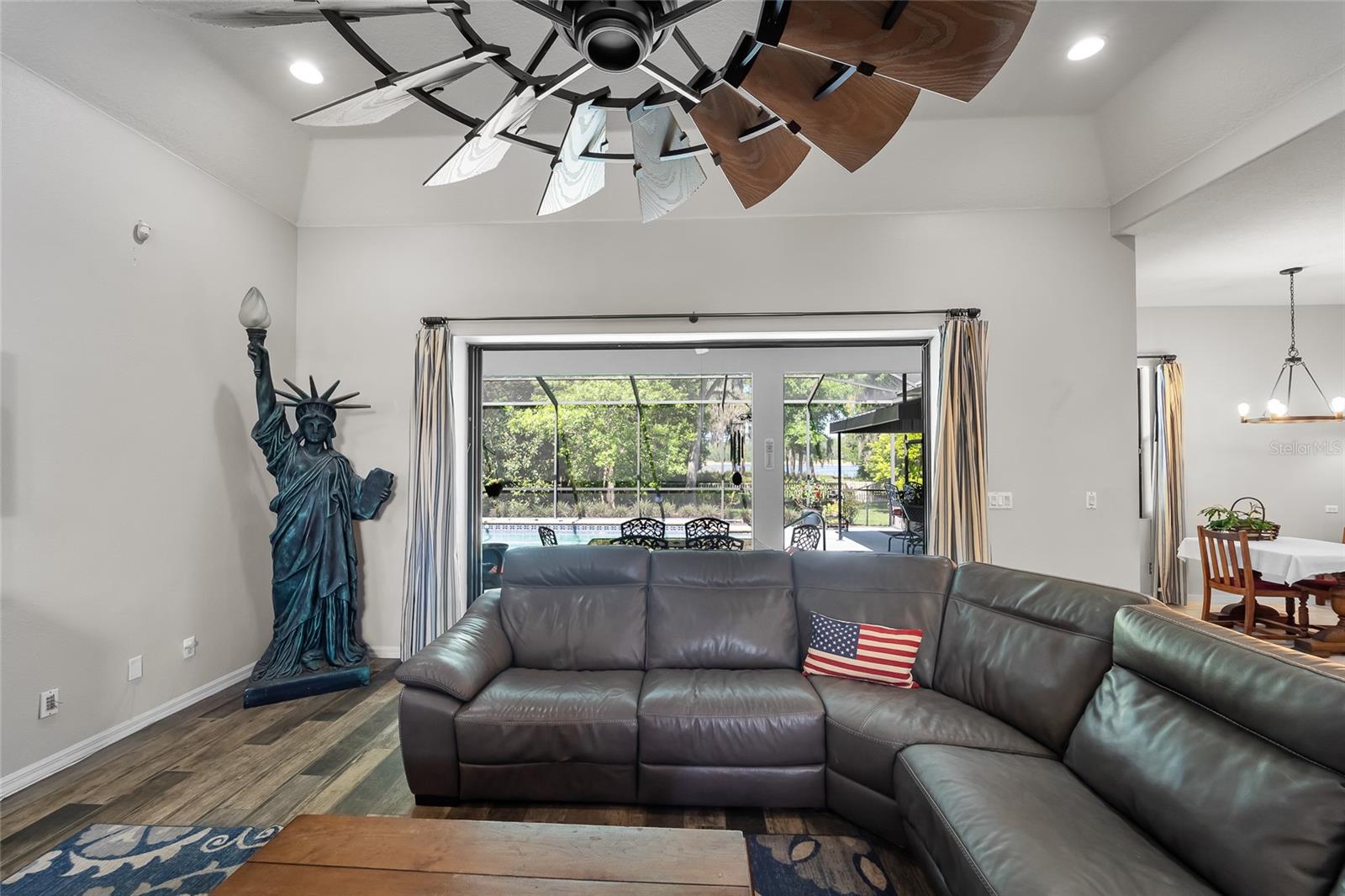 Image 8 of 43 For 1012 Kingsborough Gardens Court