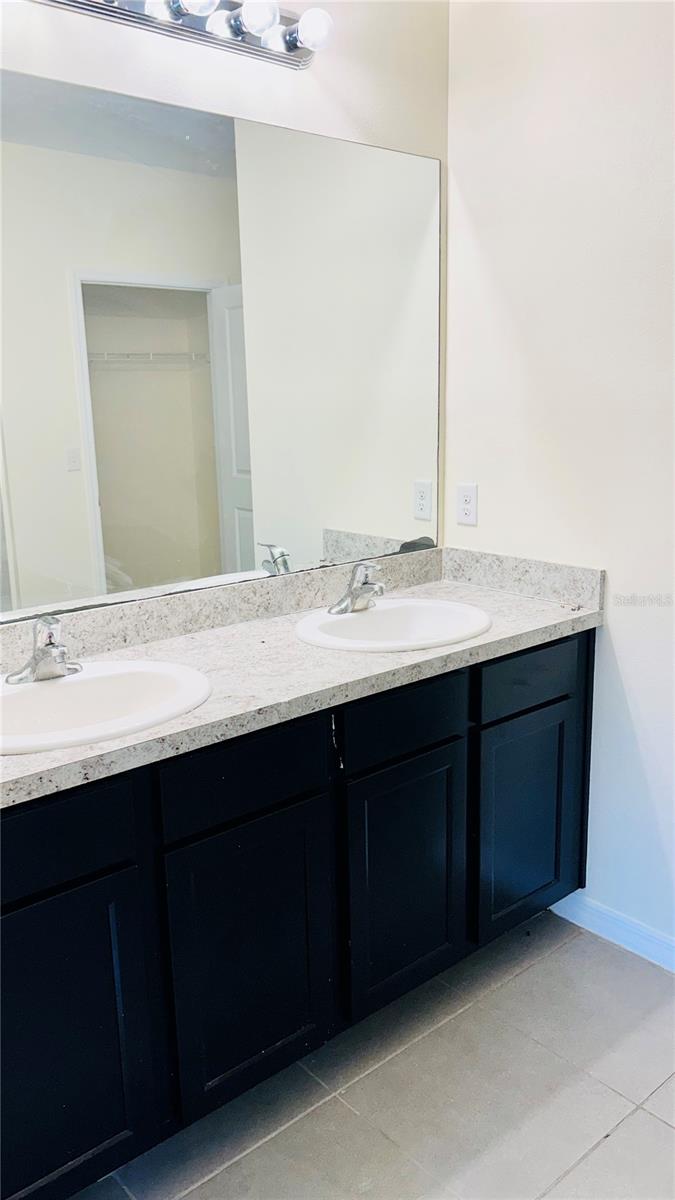 Image 13 of 33 For 11152 Leland Groves Drive