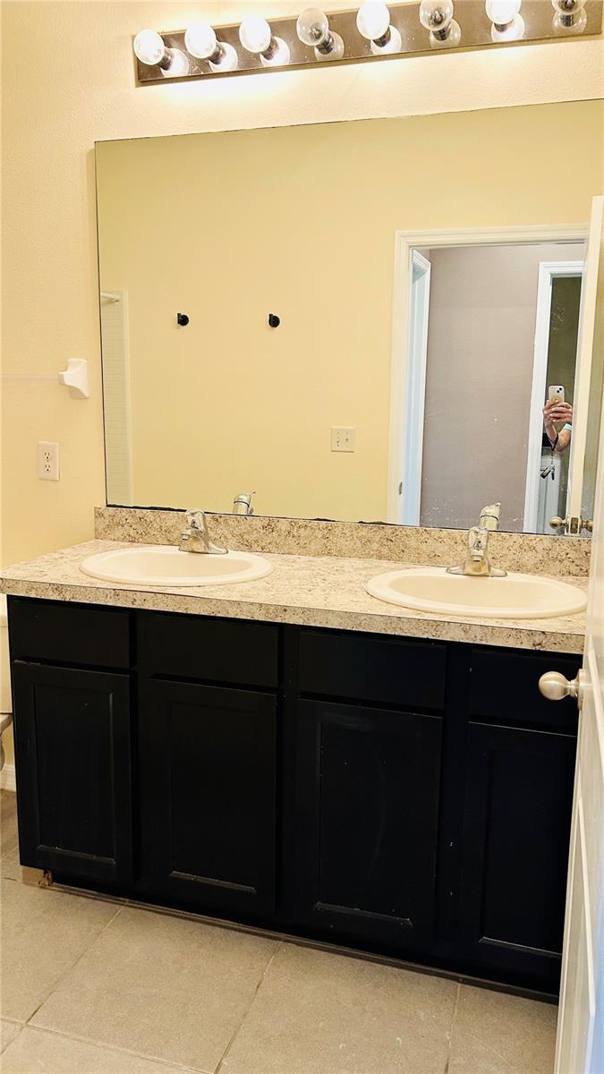 Image 17 of 33 For 11152 Leland Groves Drive