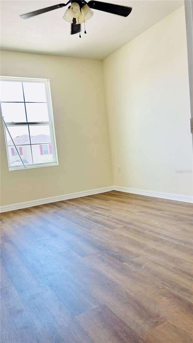 Image 21 of 33 For 11152 Leland Groves Drive