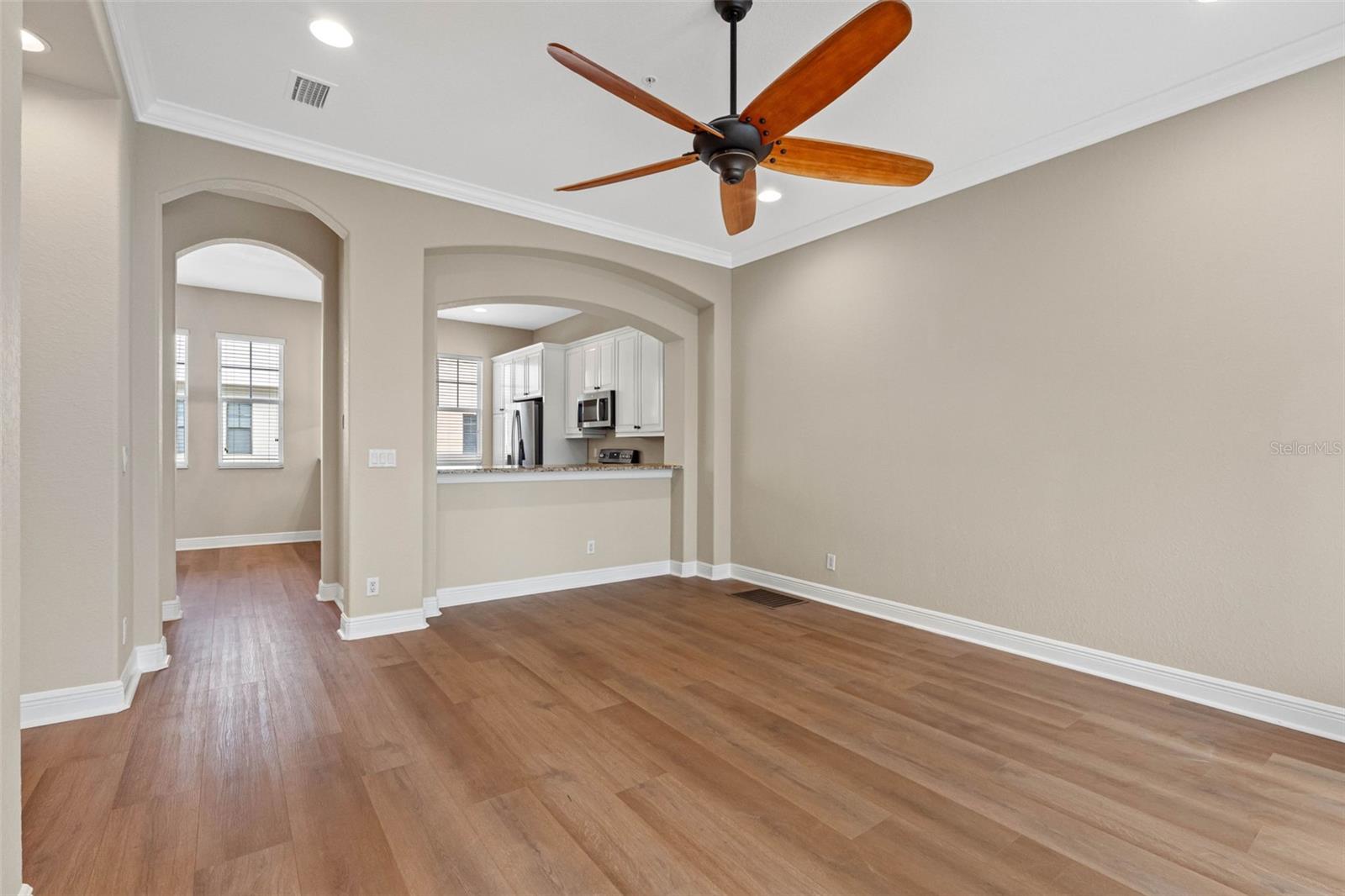 Image 11 of 79 For 6030 Yeats Manor Drive 105