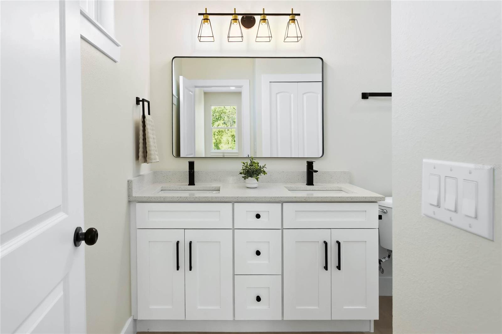 Image 18 of 45 For 126 Canby Circle