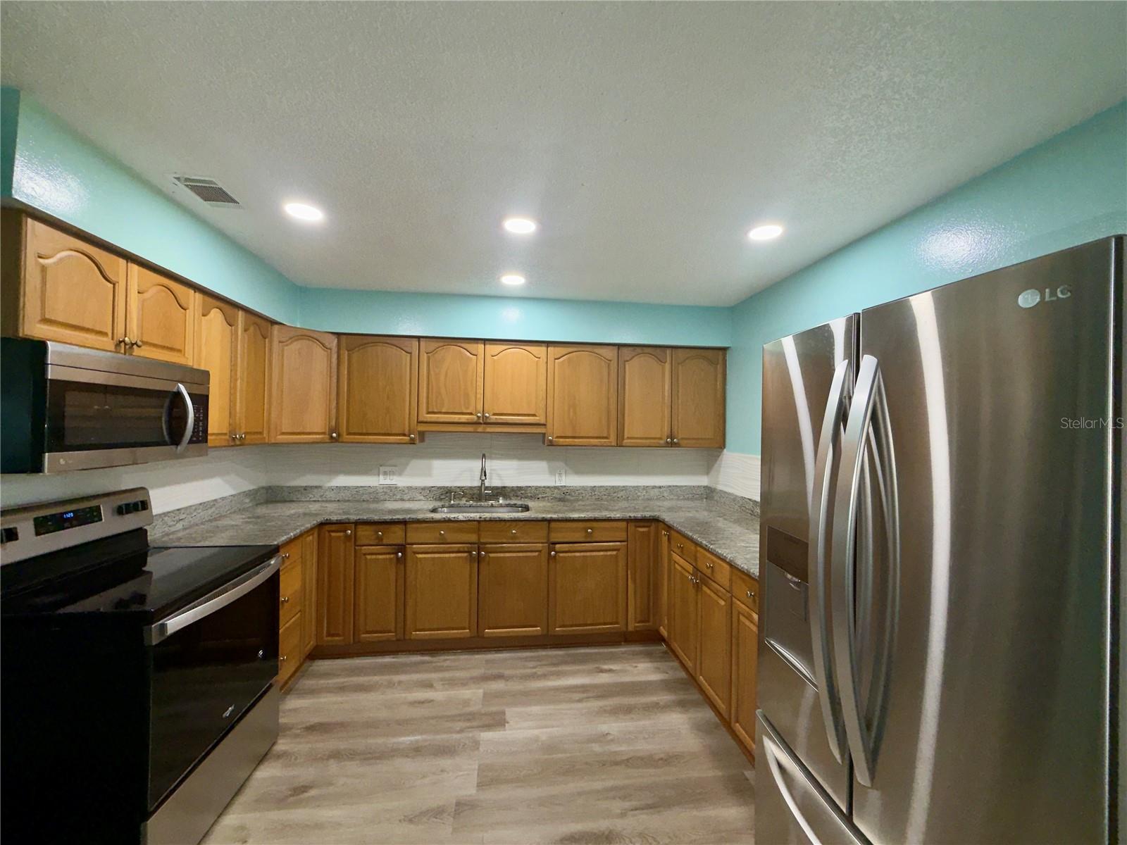 Image 7 of 27 For 9805 Lily Street N 9805