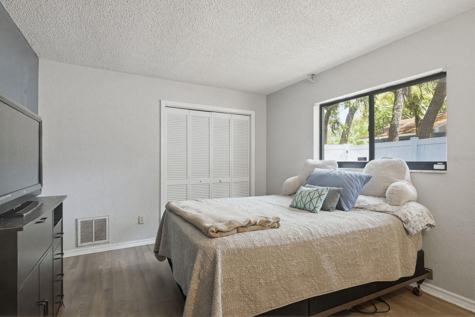 Image 17 of 22 For 8300 Annapolis Road