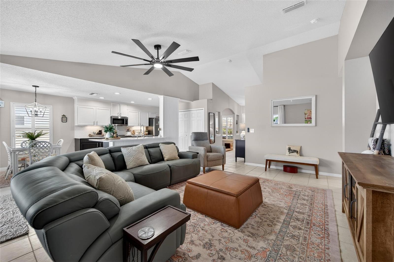 Image 13 of 46 For 12034 Larson Lane