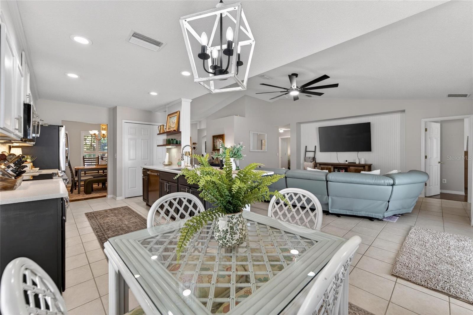 Image 18 of 46 For 12034 Larson Lane