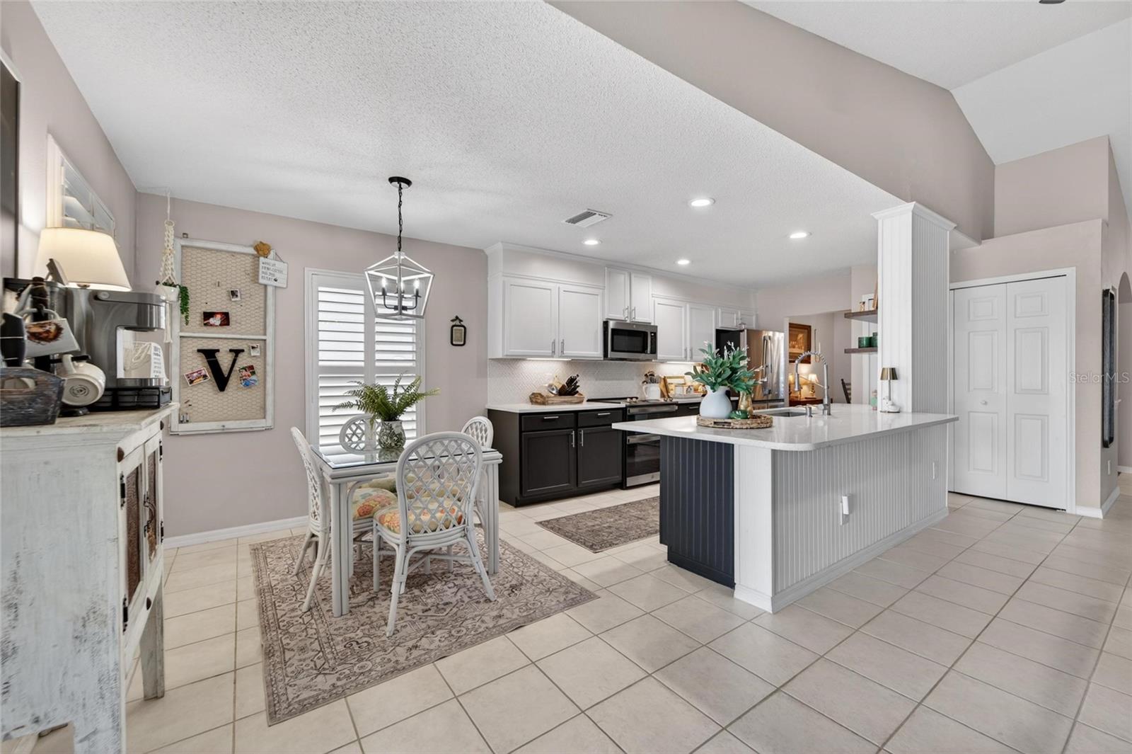 Image 19 of 46 For 12034 Larson Lane