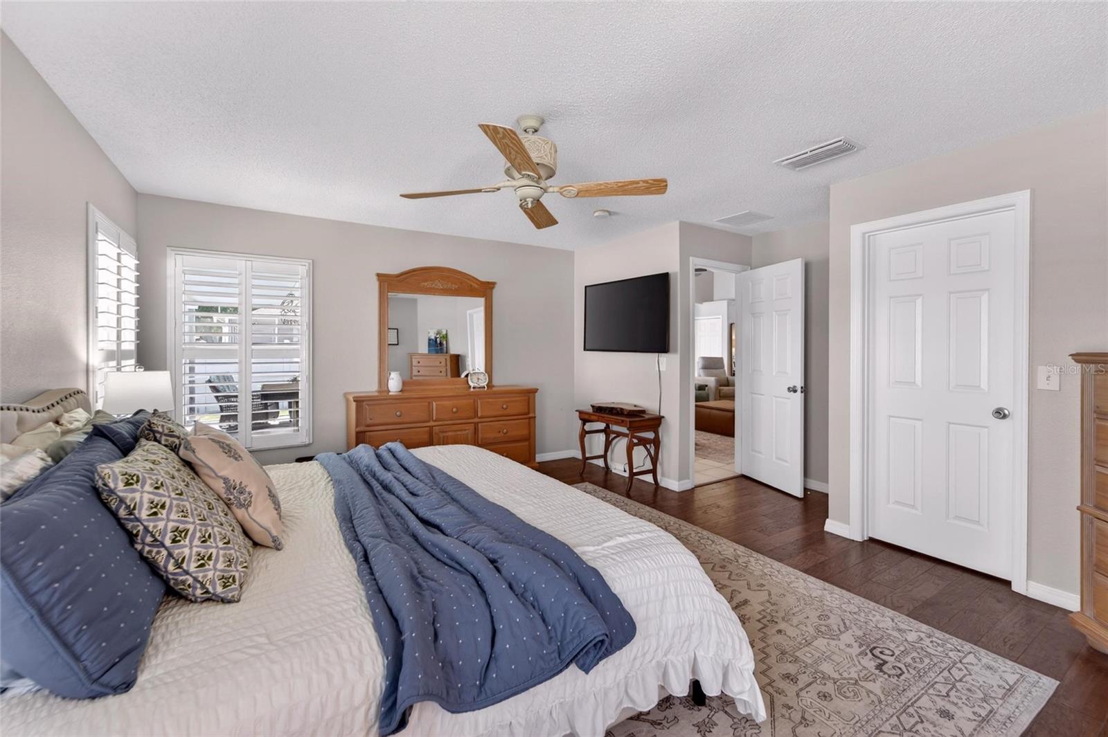 Image 23 of 46 For 12034 Larson Lane