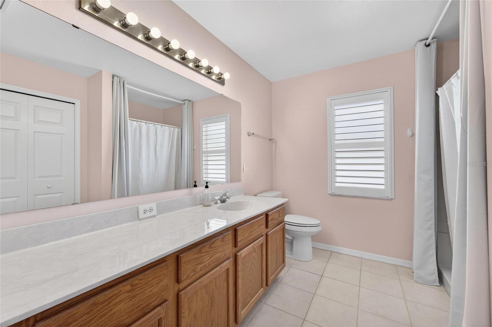 Image 25 of 46 For 12034 Larson Lane