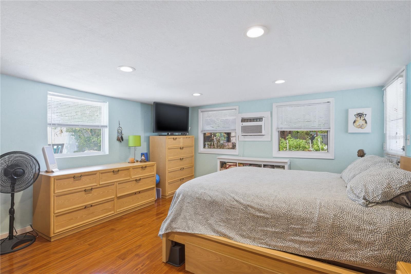 Image 20 of 53 For 701 Crest Avenue