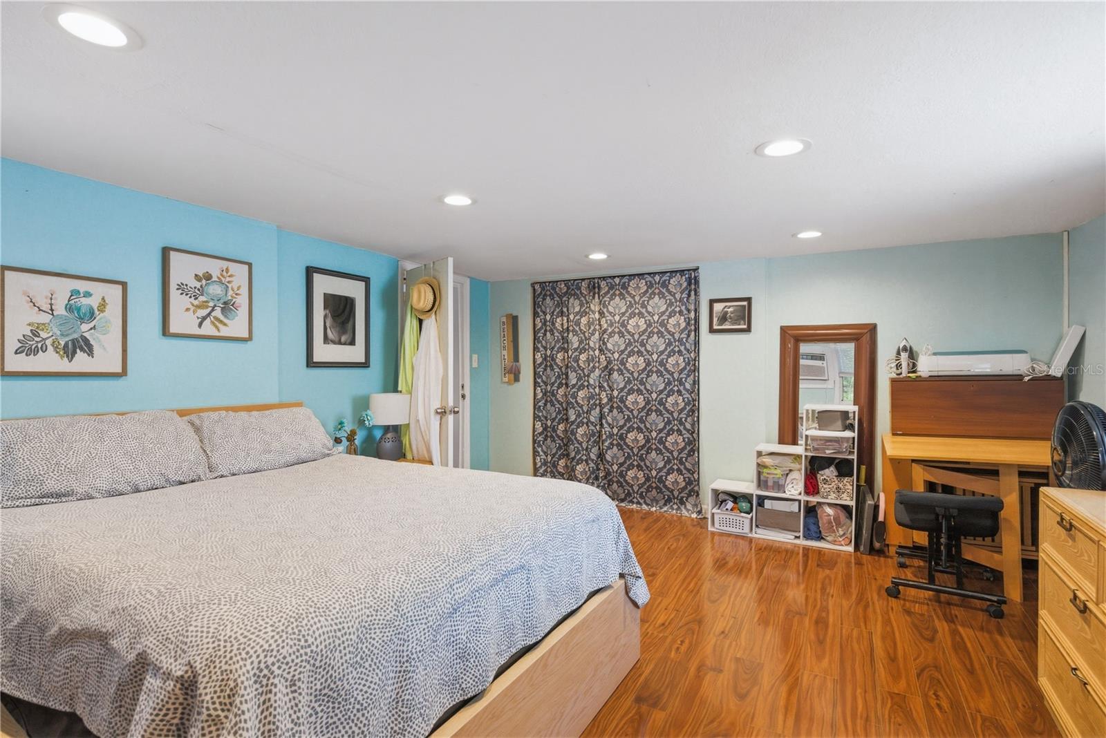 Image 21 of 53 For 701 Crest Avenue