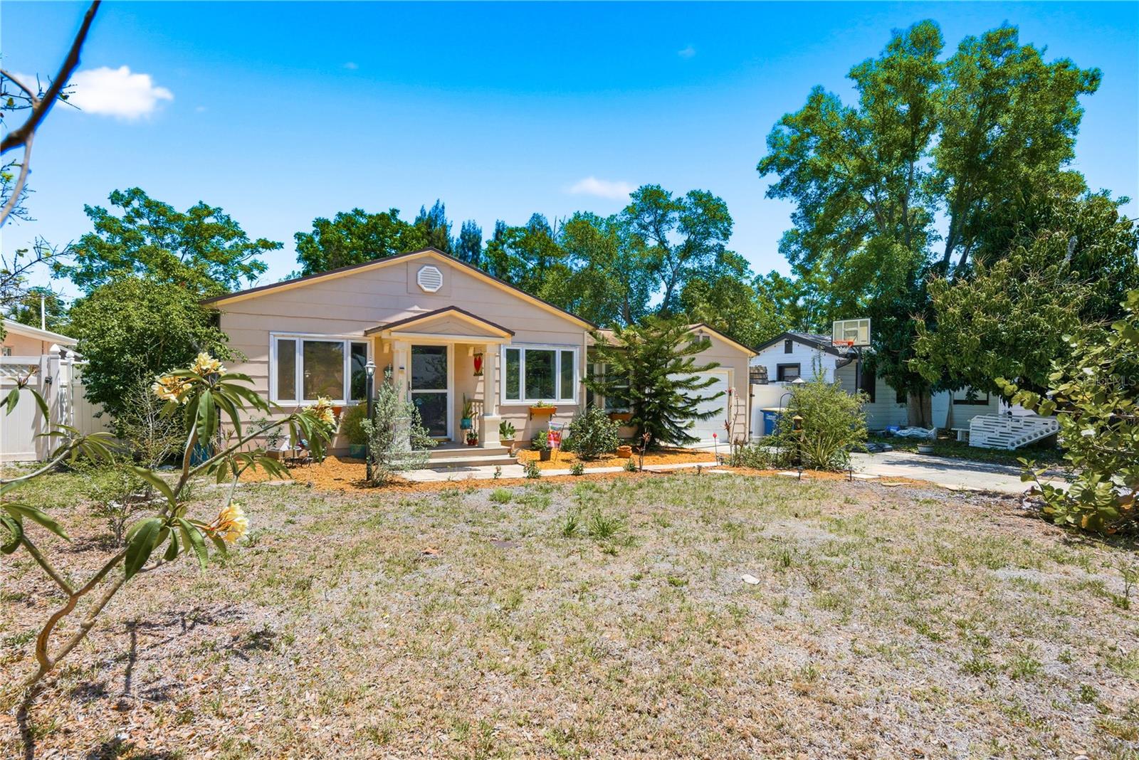 Image 3 of 53 For 701 Crest Avenue