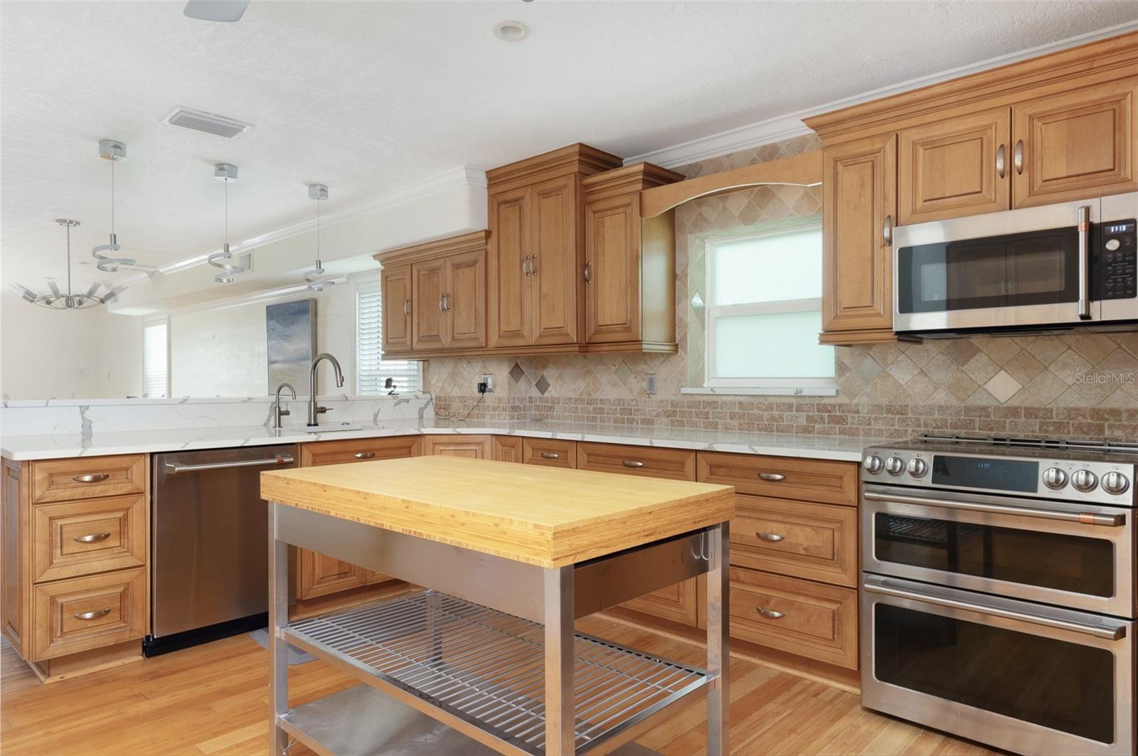 Listing photo id 9 for 11820 Capri Circle S