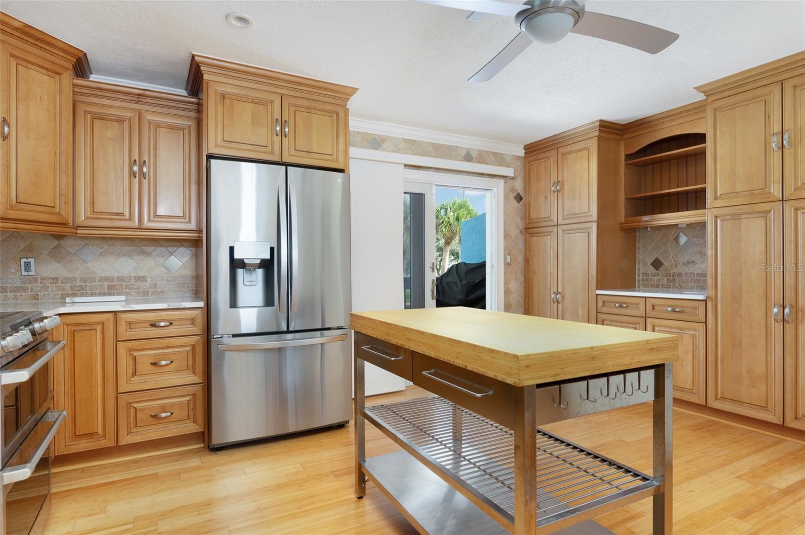 Listing photo id 11 for 11820 Capri Circle S