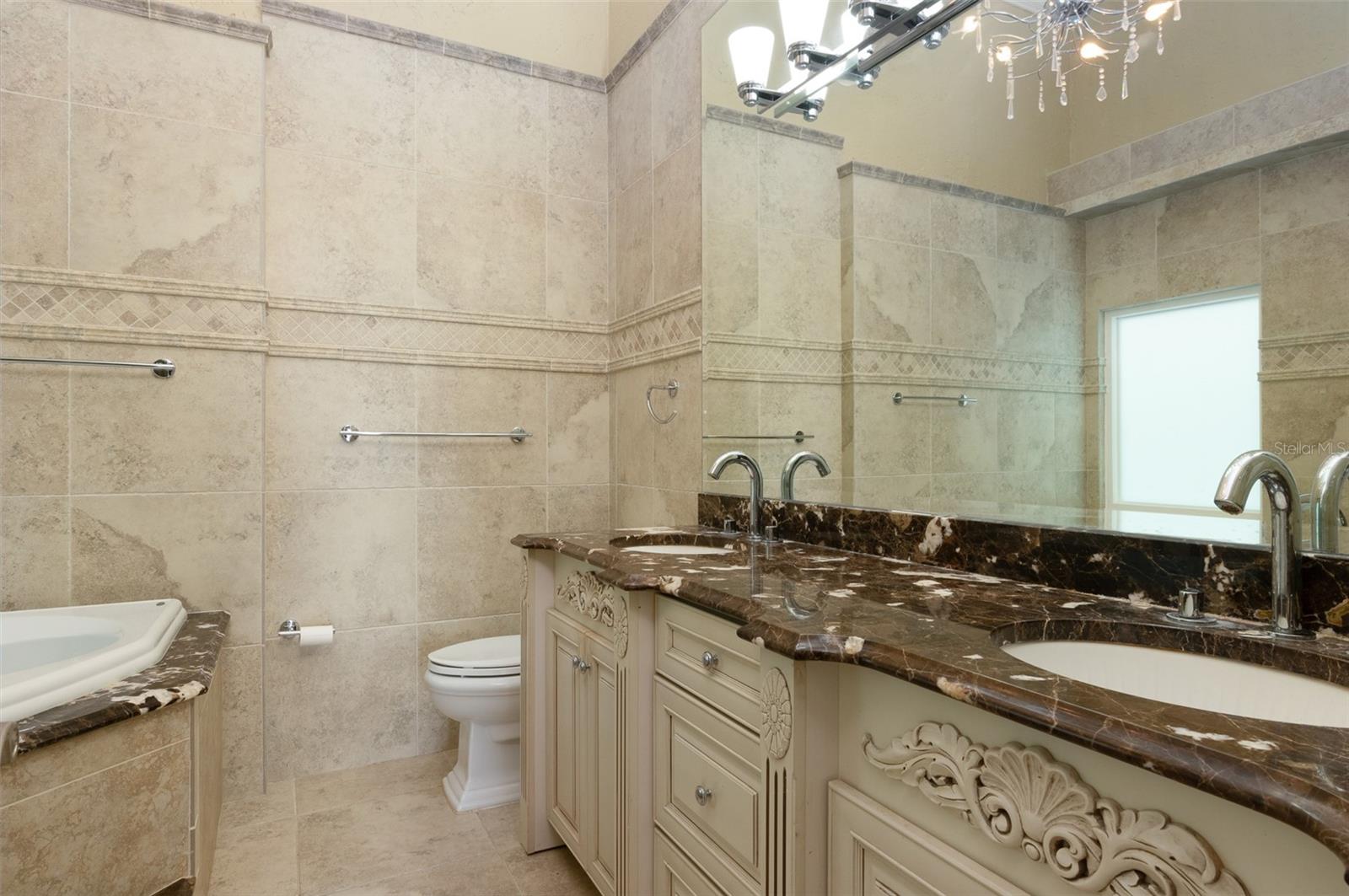 Listing photo id 21 for 11820 Capri Circle S