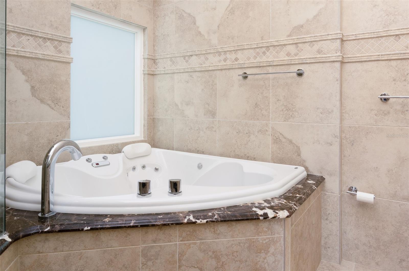 Listing photo id 22 for 11820 Capri Circle S