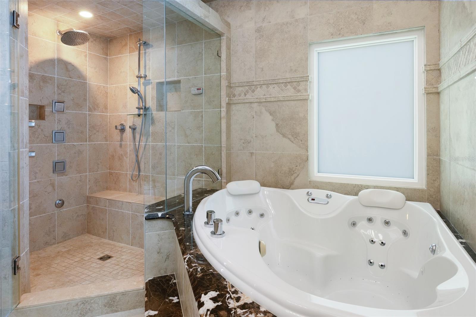 Listing photo id 23 for 11820 Capri Circle S