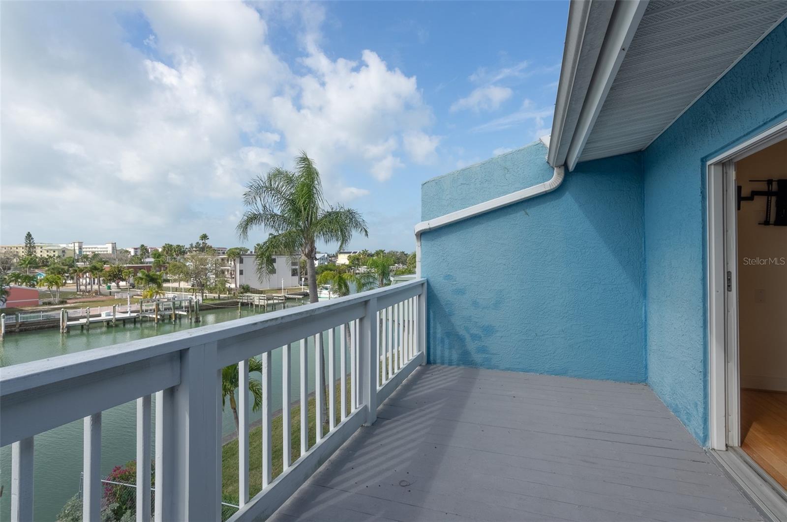 Listing photo id 24 for 11820 Capri Circle S