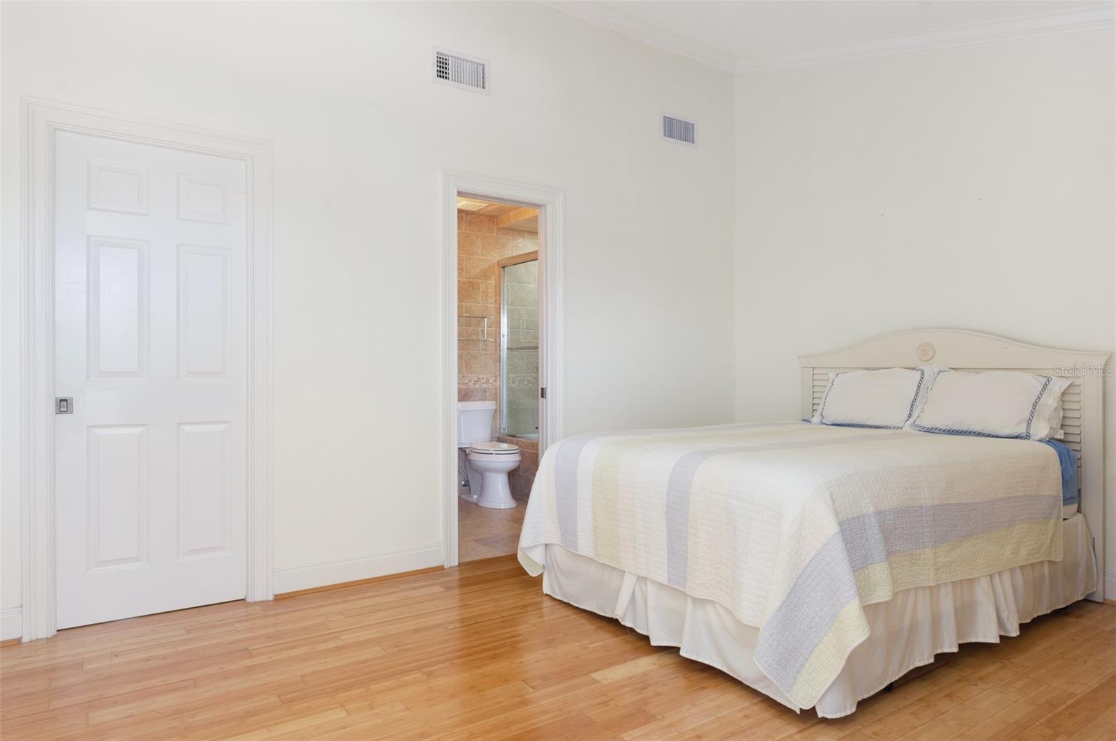 Listing photo id 28 for 11820 Capri Circle S