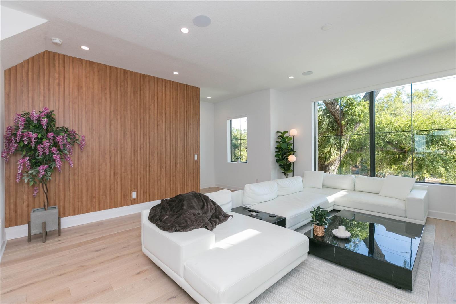 Image 4 of 40 For 2851 Gandy Boulevard 5