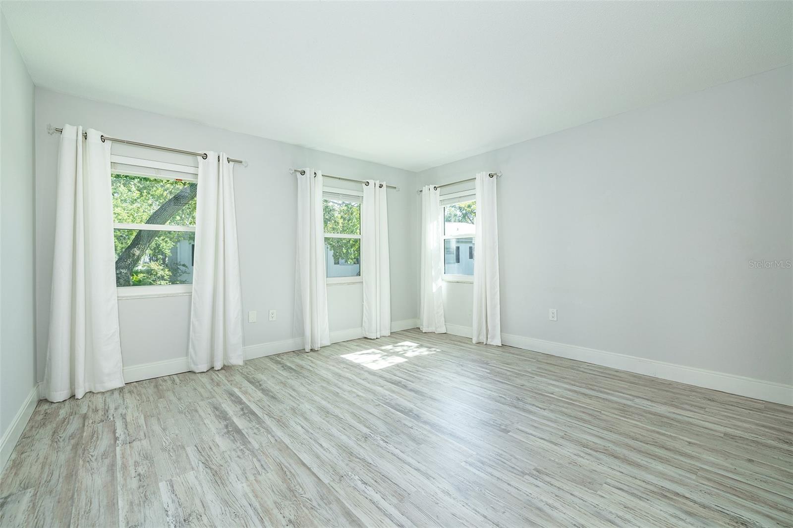 Image 10 of 26 For 6950 Avenue Des Palais  2a