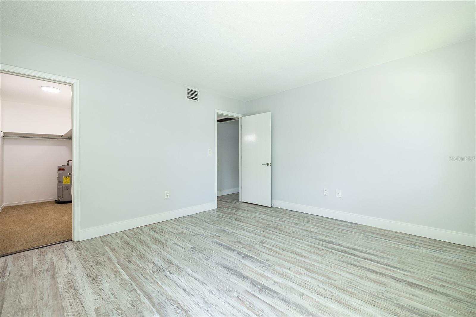 Image 12 of 26 For 6950 Avenue Des Palais  2a