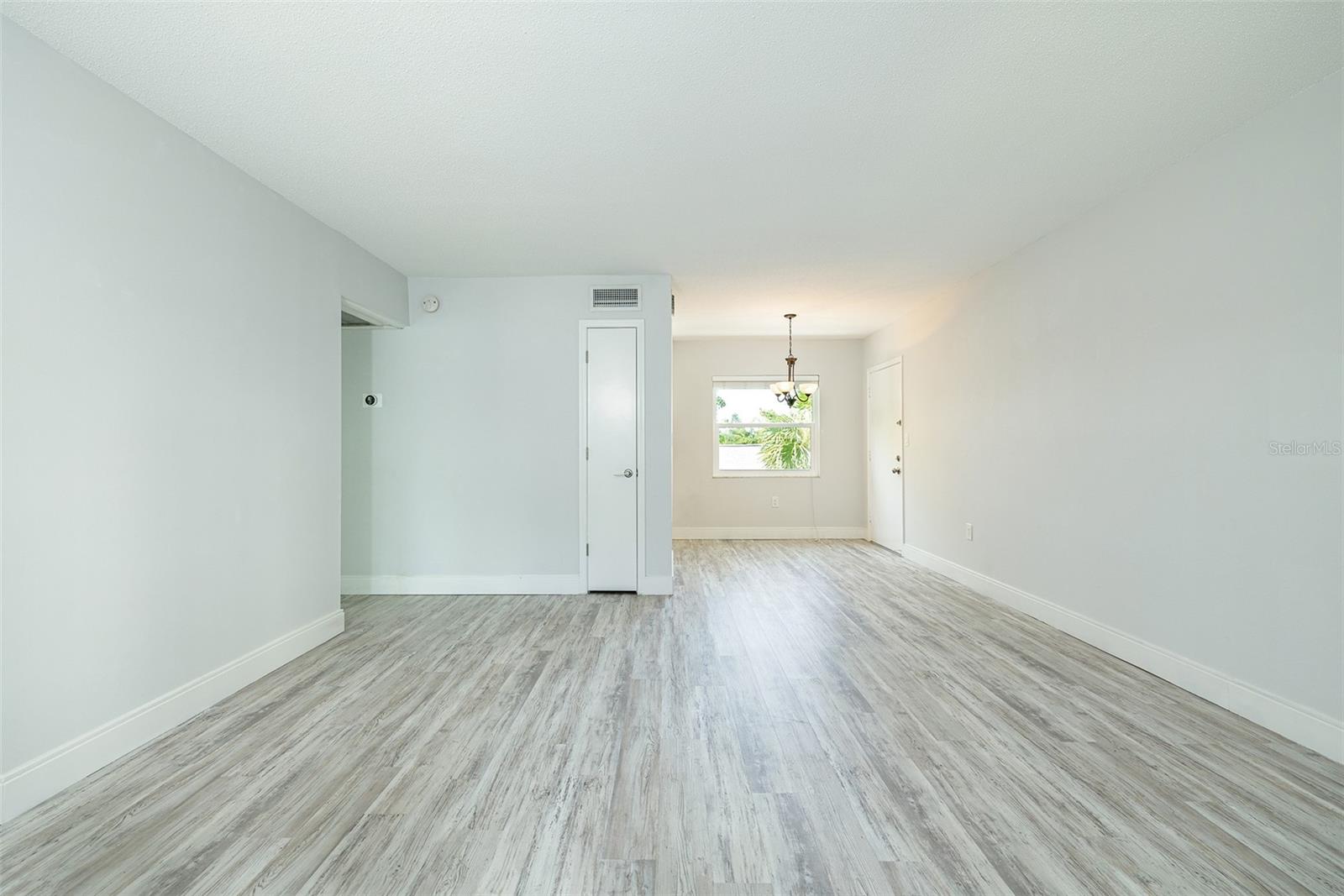 Image 3 of 26 For 6950 Avenue Des Palais  2a