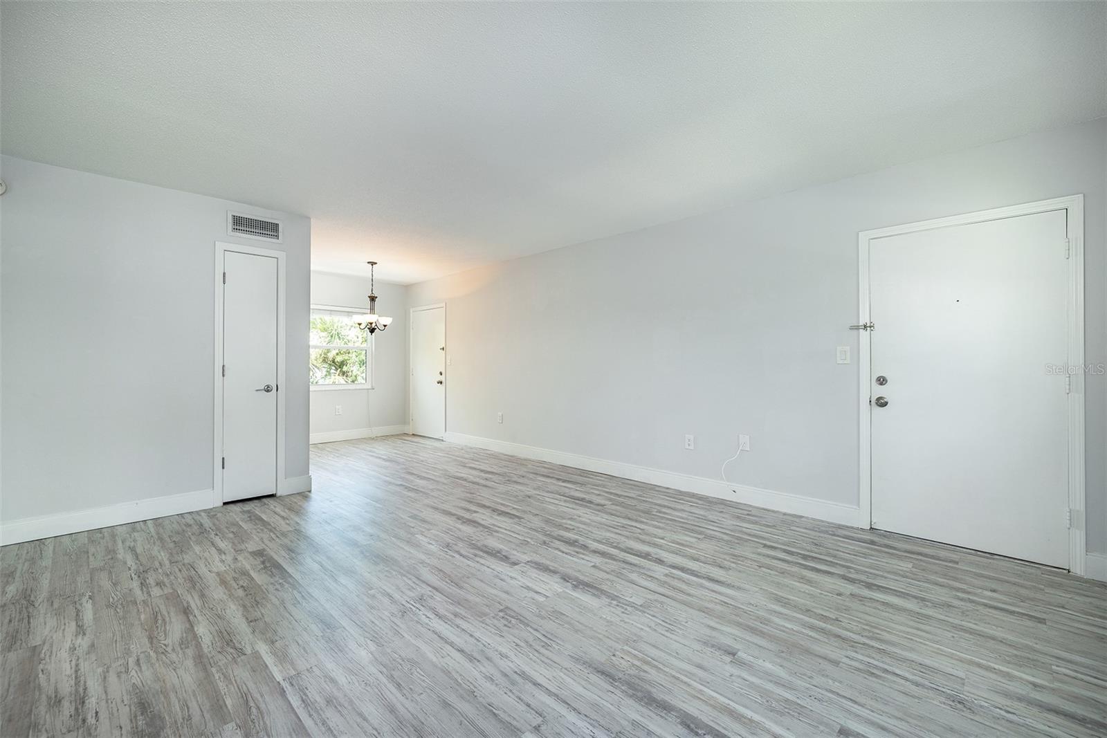 Image 4 of 26 For 6950 Avenue Des Palais  2a