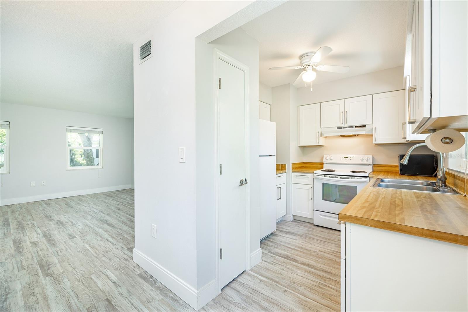 Image 5 of 26 For 6950 Avenue Des Palais  2a