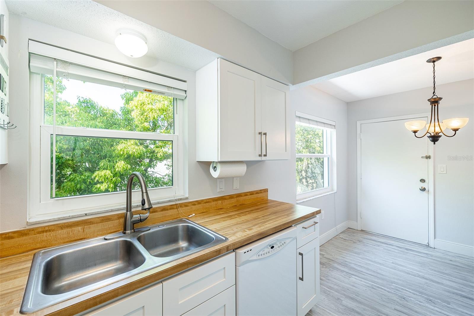 Image 7 of 26 For 6950 Avenue Des Palais  2a