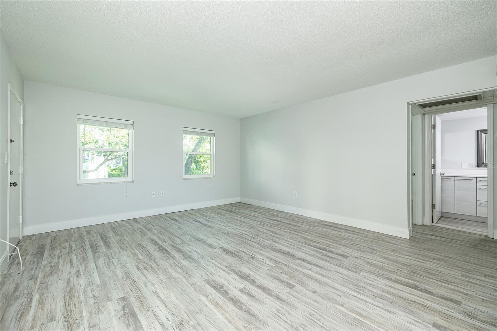 Image 8 of 26 For 6950 Avenue Des Palais  2a