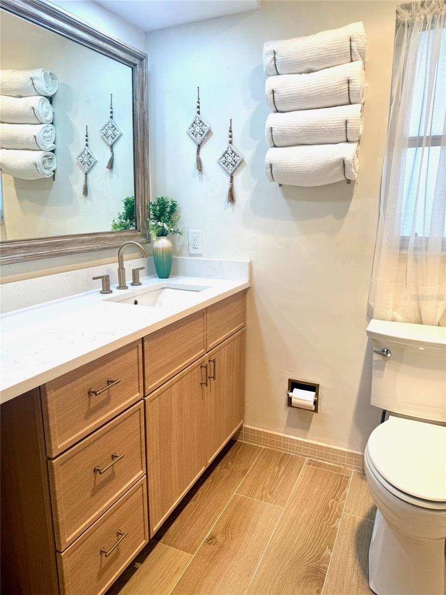 Image 13 of 25 For 13999 80th Avenue