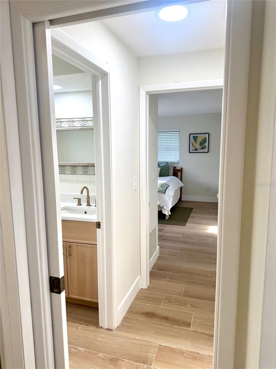 Image 18 of 25 For 13999 80th Avenue