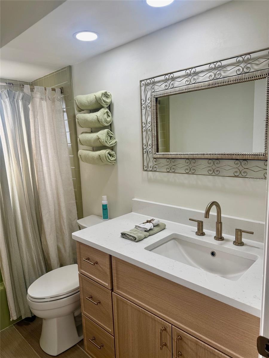 Image 19 of 25 For 13999 80th Avenue