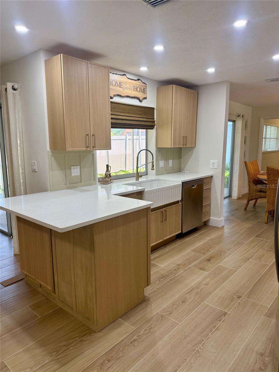 Image 5 of 25 For 13999 80th Avenue