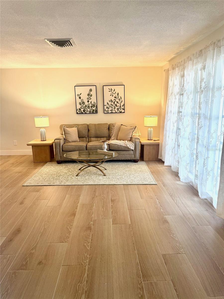 Image 7 of 25 For 13999 80th Avenue