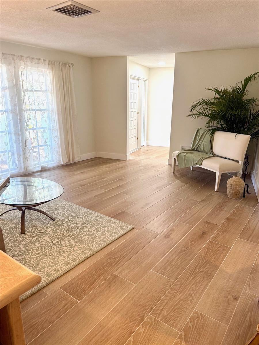 Image 9 of 25 For 13999 80th Avenue