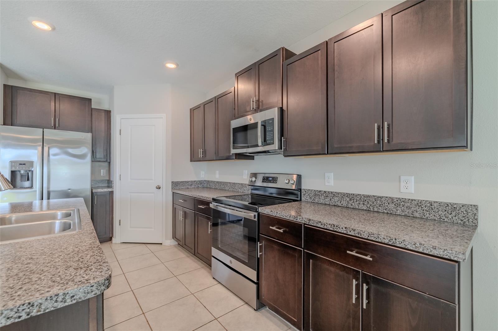 Image 16 of 48 For 4712 Ron Eddie