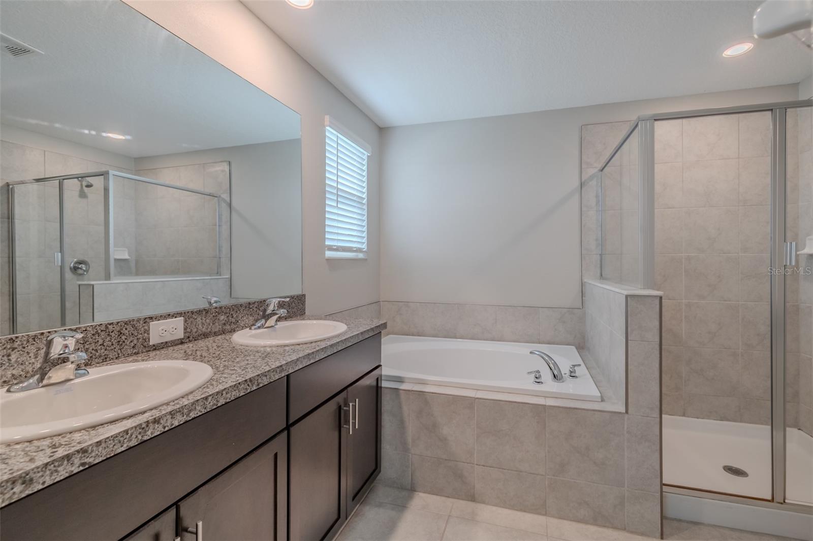 Image 25 of 48 For 4712 Ron Eddie