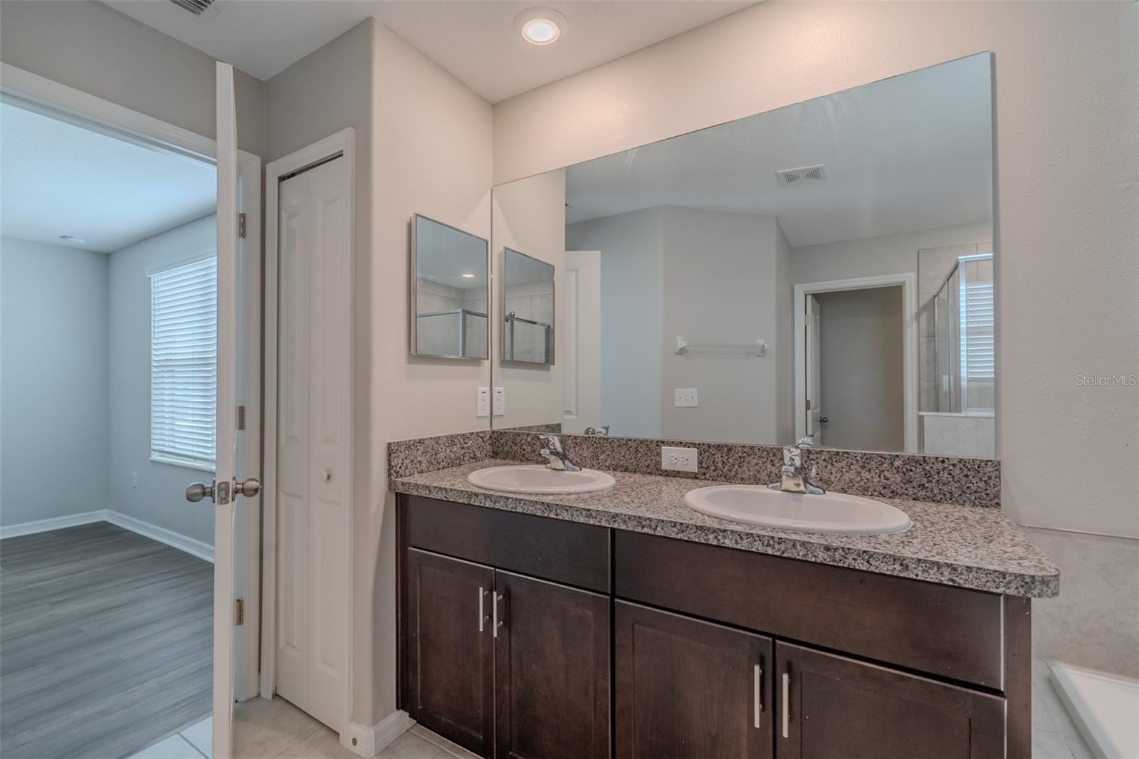 Image 27 of 48 For 4712 Ron Eddie